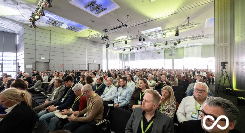 AB 2_5 Publikum_792px.jpg