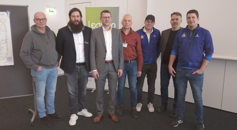Referenten und Verantwortliche des Workshops "H2PRO: Wasserstoff in der Berufsausbildung – Online-Community live" (v.li.): Heribert Gantner (HyLab Backnang), Alfonso D’Avanzo (Balthasar-Neumann-Schule 1 Bruchsal), Tobias Barthruff (Kultusministerium Baden-Württemberg), Dr. Gert Zinke (BIBB), Patrick Stimpfle (SHK Heroes), Manuel Hafner (Stadtwerke Stuttgart) und Timo Kannegießer (SHK Heroes).