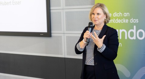 Dr. Catrin Hannken, Unterabteilungsleiterin Berufliche Bildung im BMBFSFJ, unterstrich bei der Eröffnung der Leando-Jahrestagung die wachsende Bedeutung von KI in der Berufsbildung.