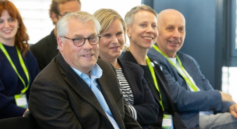 v.li.: BIBB-Präsident Prof. Dr. Friedrich Hubert Esser, Dr. Catrin Hannken (BMBFSFJ), Annette Land (BMBFSFJ) und Michael Härtel (BIBB).