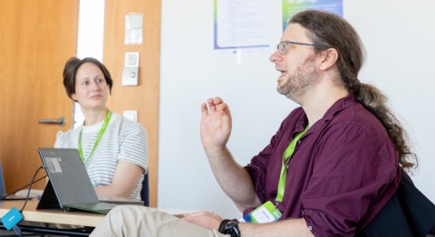 Dr. Oliver Nahm gab den Workshop-Teilnehmenden u.a. Tipps, wie man eine KI bestmöglich "ansprechen" sollte, um wertvolle Ergebnisse zu erhalten.