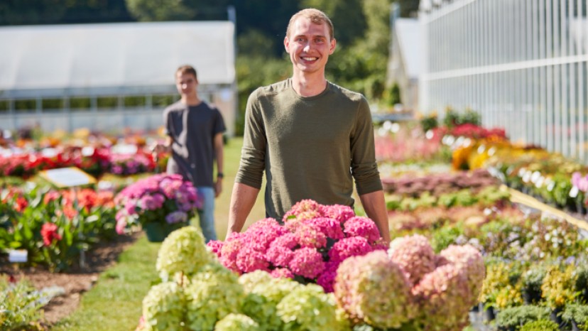 Auszubildender im Gartenbau