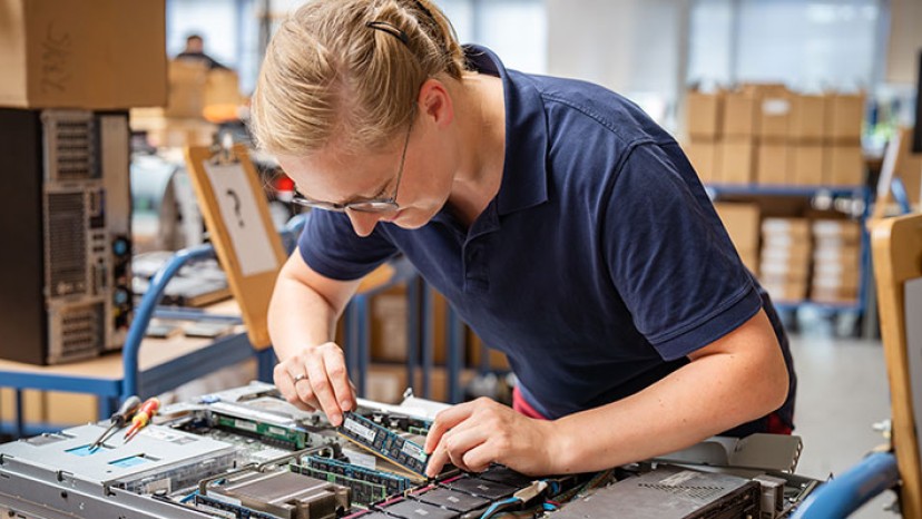 Azubi bei der Arbeit