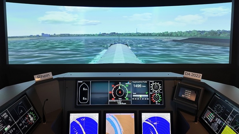 Simulation einer Schifffahrt im Führerstand