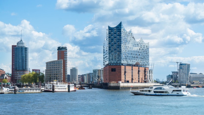Hamburg_mstein_AdobeStock_152735034.jpeg
