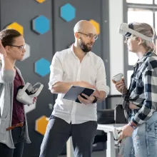 Gruppe mit VR Brille