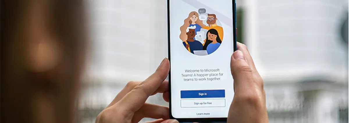 Social Media-Anwendung auf Handy-Bildschirm