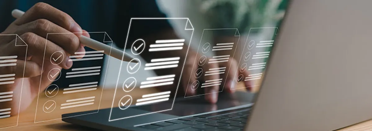 Laptop mit Online-Umfrage