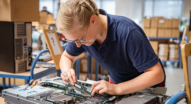 Azubi bei der Arbeit