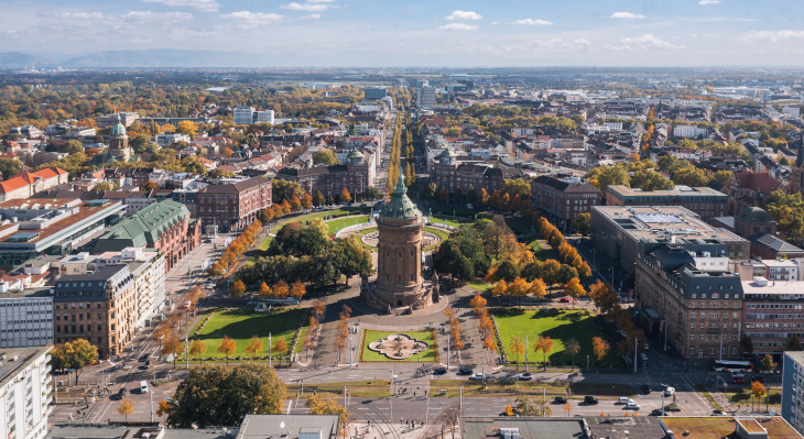 Blick auf Mannheim mit Wasserturm